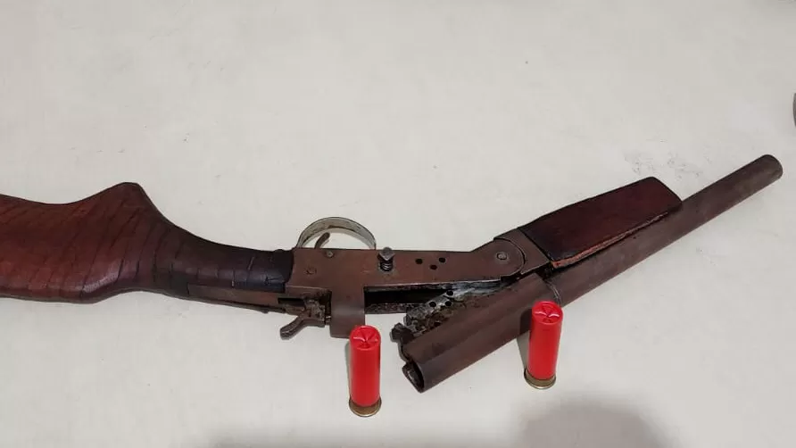 Polícia Militar Apreende Arma de Fogo no Bairro JK em Ji-Paraná em Casa Abandonada