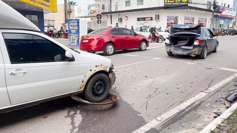 Ji-Paraná: Falta de Atenção Causa Acidente com Feridos no Bairro Nova Brasília na Avenida Brasil com a T-03