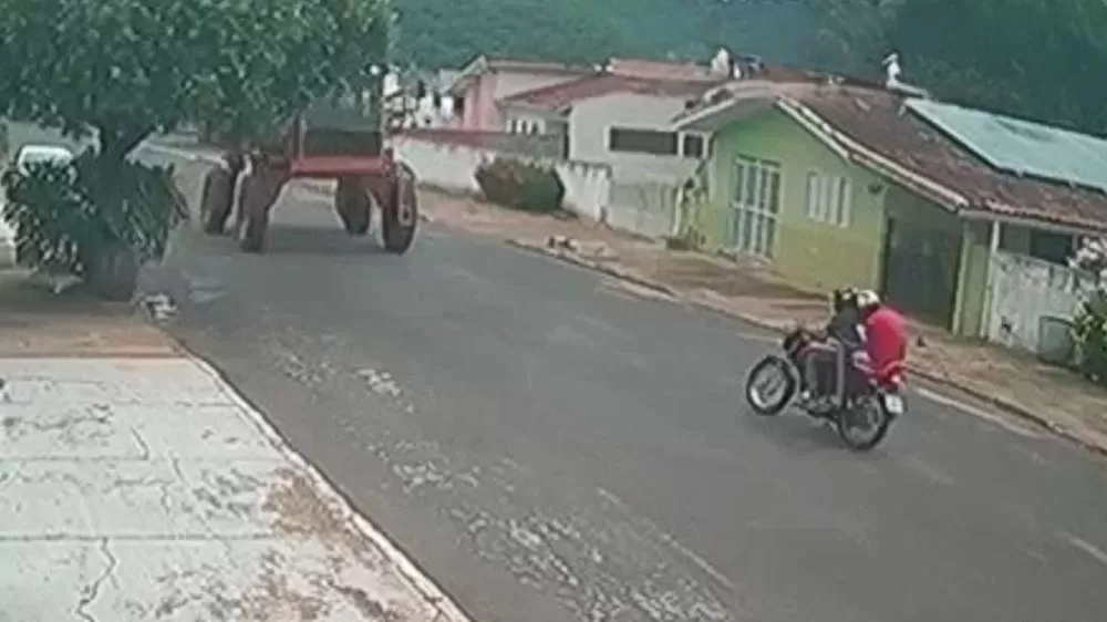 Vídeo: Jovem Morre de Forma Trágica ao Tentar Passar Sob Máquina Agrícola Alcoolizado
