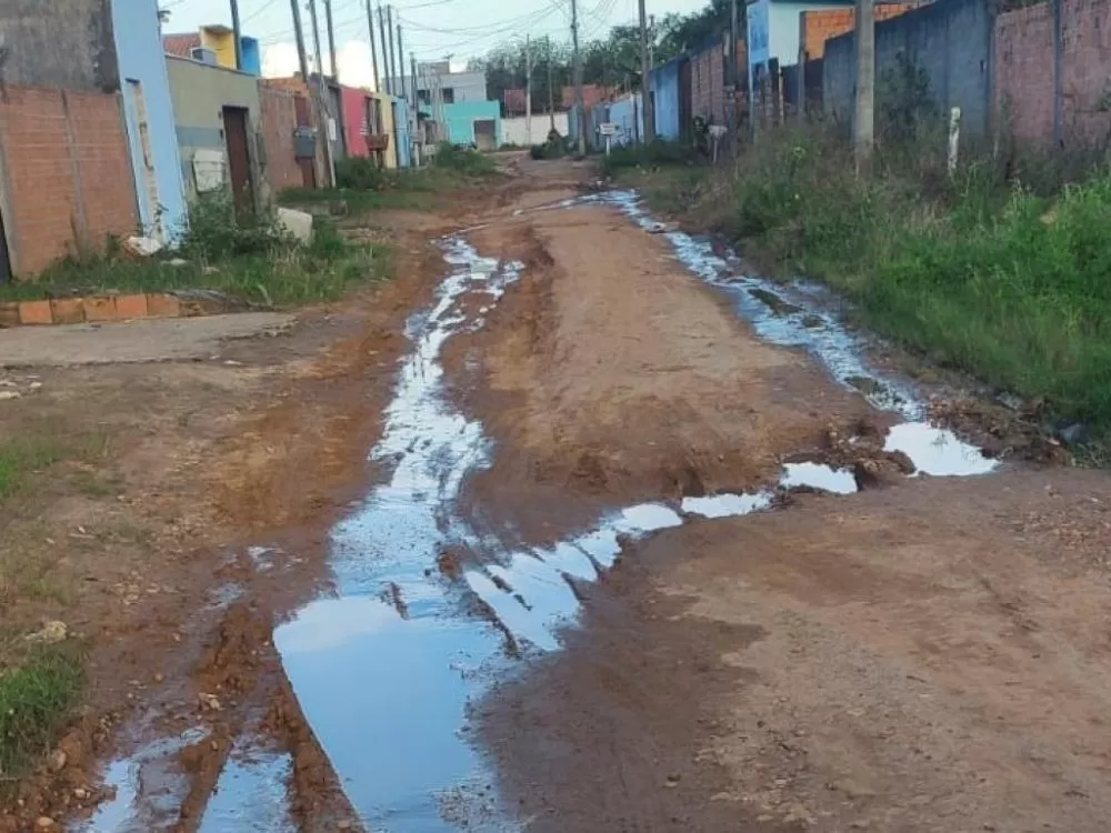 Moradores de Ji-Paraná Pedem Socorro devido às Péssimas Condições de Tráfego na Rua Marília