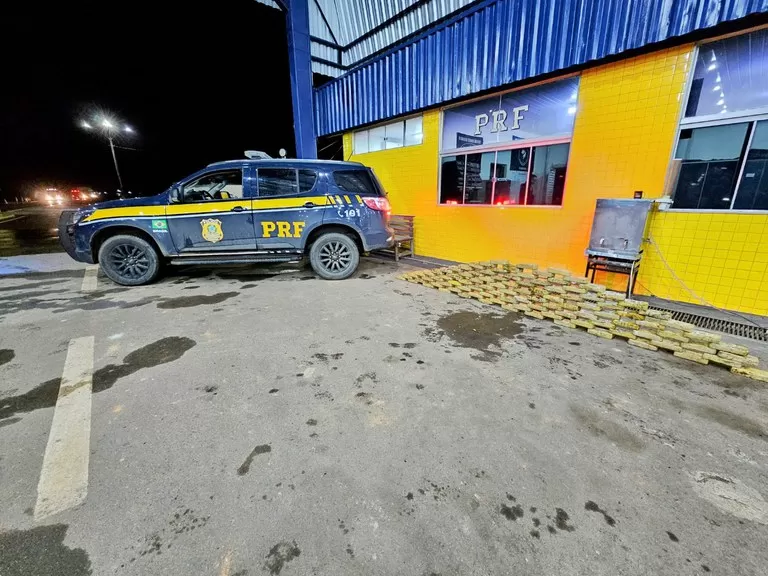 Vídeo: PRF Apreende 106 Kg de Cocaína Escondidos em Caminhão de Sucata