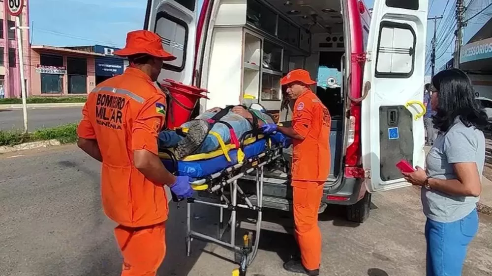 Motociclista Fica Gravemente Ferido Após Colidir com Carro Estacionado em Ji-Paraná
