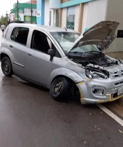 Acidente de Trânsito em Ji-Paraná envolve Dois Carros e deixa Vítima na Av. Dois de Novembro