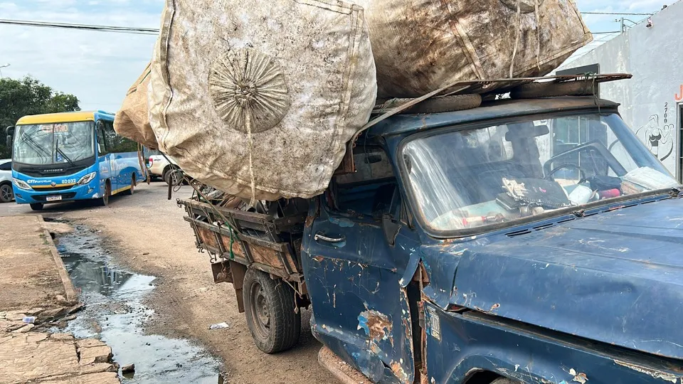 Caminhonete Perde Freio e Colide com Ônibus no Bairro Cohab, Porto Velho