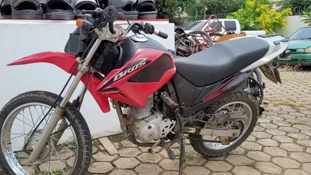 Motociclista é Preso com Maconha e Moto Roubada em Ji-Paraná