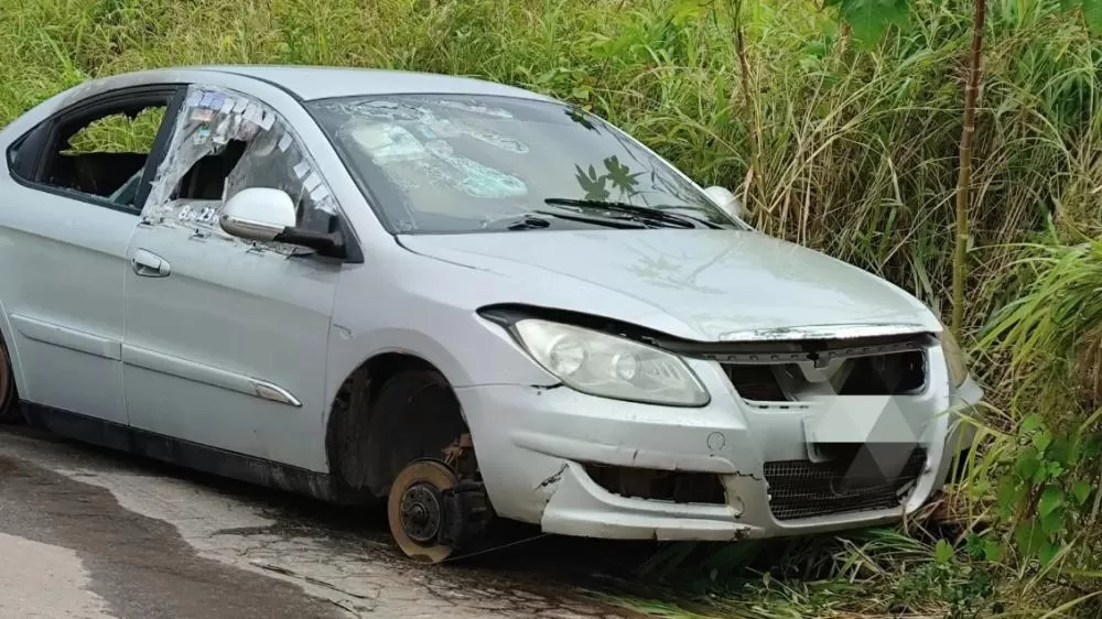 Homem incendeia próprio carro em Ji-Paraná e foge antes da chegada da polícia