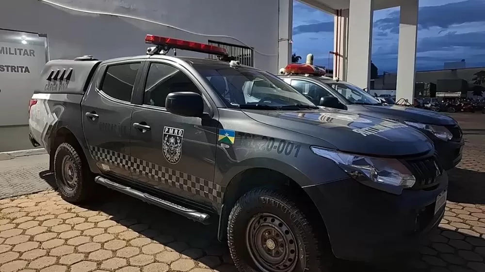 PM de Ji-Paraná Apreende Drogas, Arma de Fogo e Prende Suspeitos em Operação no Bairro Rondon