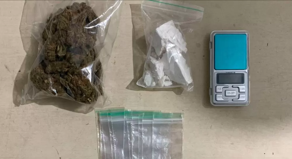 Mulher é Presa por Tráfico de Drogas em Ji-Paraná Durante Abordagem da Polícia Militar