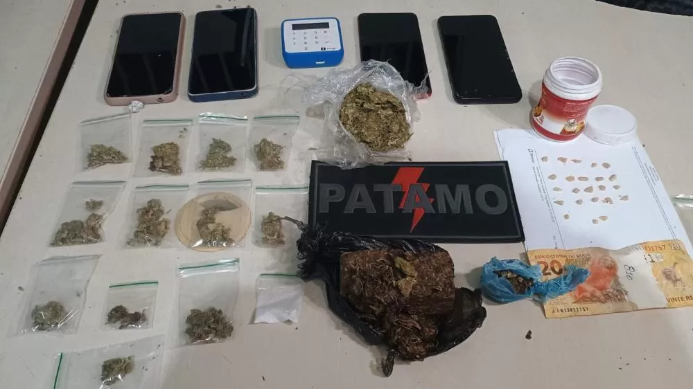 Polícia Militar de Ji-Paraná Prende Quatro Indivíduos Por Tráfico de Drogas no Bairro Bosque dos Ipês