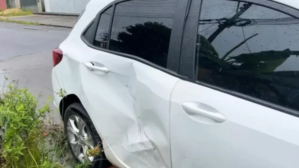 Carro Colide com Motocicleta e Deixa Motociclista Gravemente Ferido