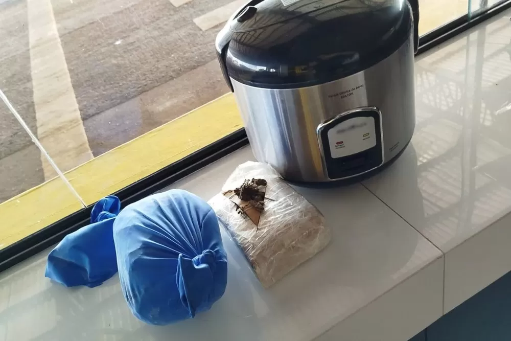 1 Kg de Drogas Despachada em Panela Elétrica de Ji-Paraná é Interceptada pela PRF em Ônibus Interestadual