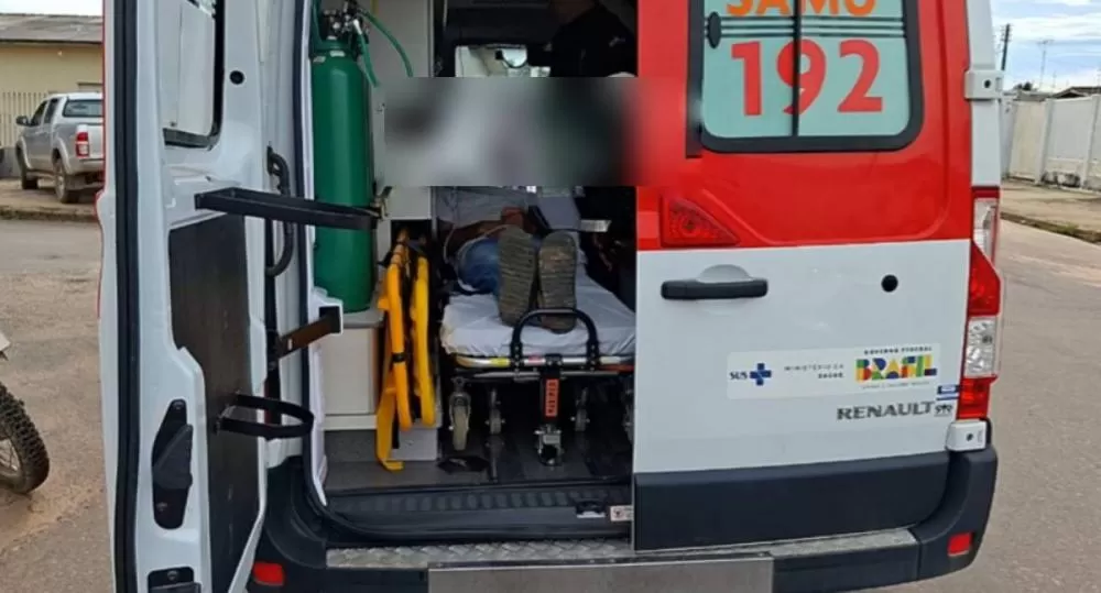 Motociclista Seferido Após Colidir Forte em Carro em Ji-Paraná e SAMU Realiza Resgate Imediato