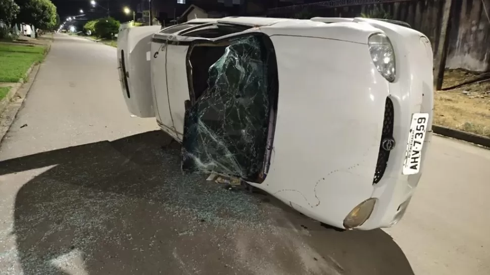 Ji-Paraná: Carro Capota Após Violenta Colisão Violenta com S-10 na T-12