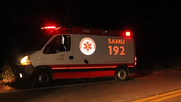 Carro Cai no Rio Nazaré em Ji-Paraná Após Colidir com Pedra na Estrada do Presídio