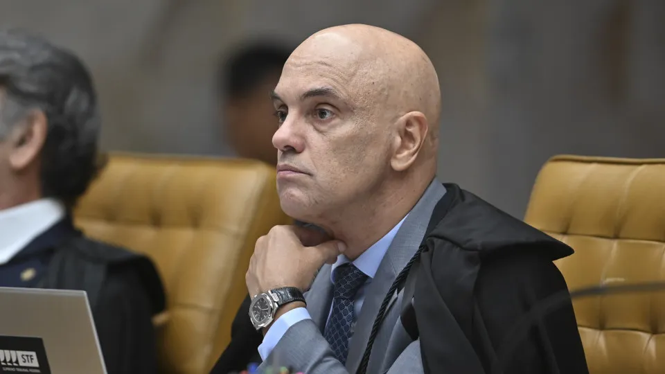 Moraes Libera Mais 5 Réus do 8 de Janeiro e Concede Prisão Domiciliar a Acusados; Até Mulher que Pichou Estátua é Solta!