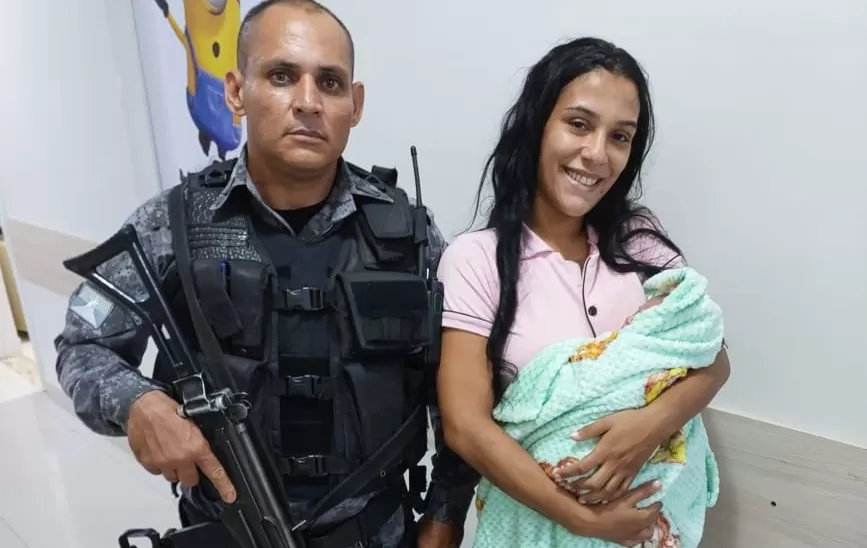 Policiais Militares Salvam Recém-Nascido de 7 dias Engasgado com Leite Materno