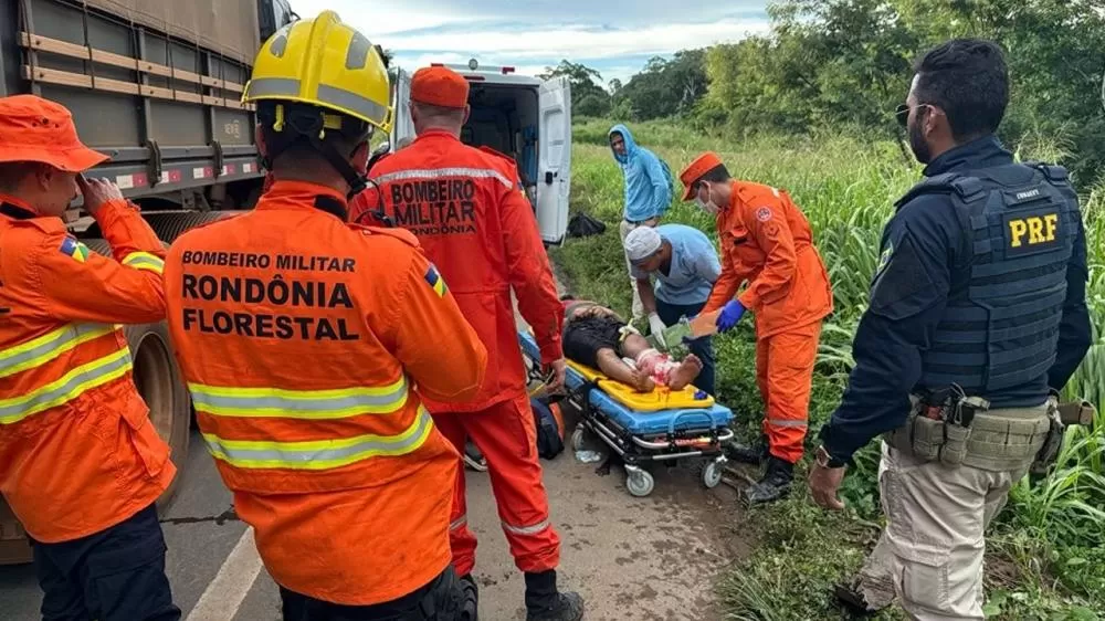 Ônibus Tomba na BR-364 e Deixa Vários Feridos Próximo à Perigosa “Curva da Morte” em Rondônia