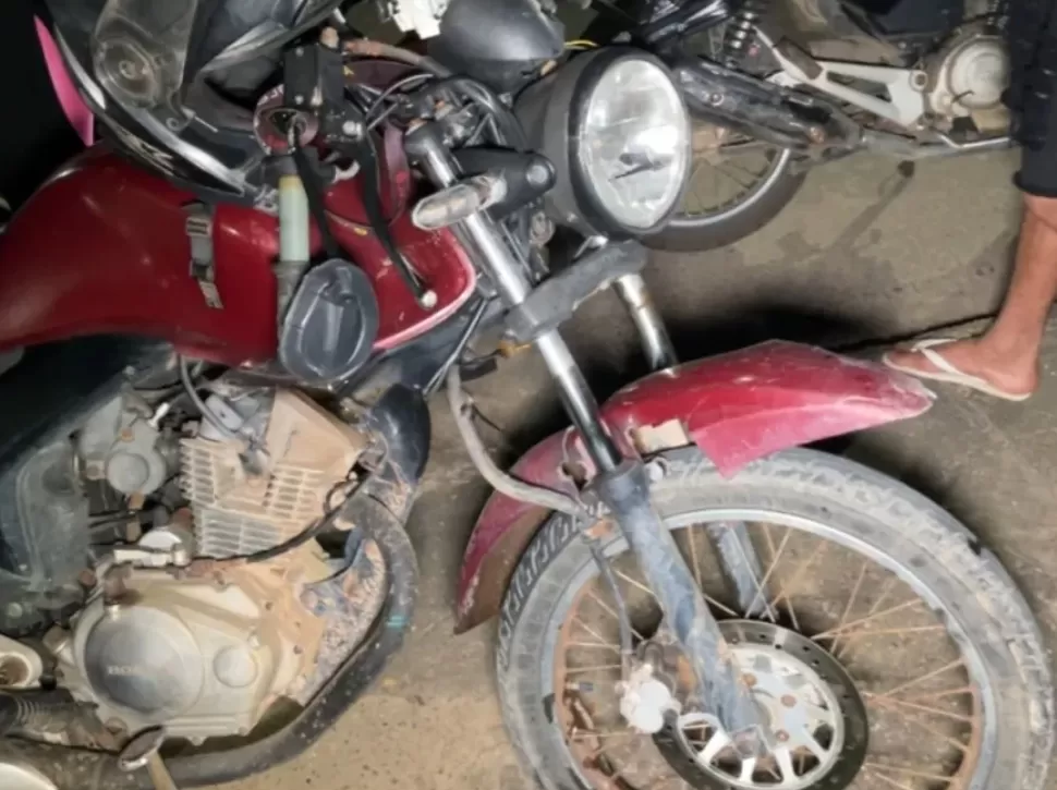 Duas Motos se Chocam e Deixam Feridos em Rotatória Movimentada de Ji-Paraná