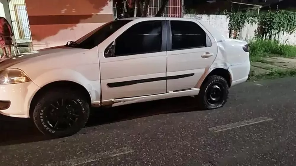 Motociclista sofre acidente grave em Ji-Paraná após colisão em carro estacionado; vítima pode ter fratura