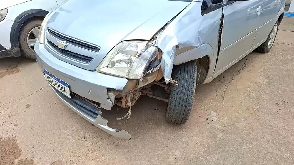 Motociclista Fica Gravemente Ferido Após Colisão Violenta com Carro no 2º Distrito de Ji-Paraná