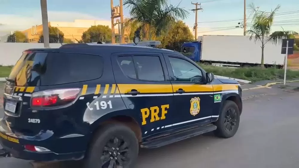 Foragido da Justiça é Preso pela PRF Durante Abordagem de Ônibus em Ji-Paraná