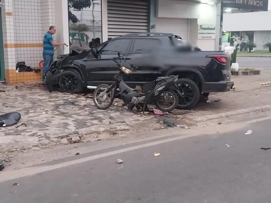 Motociclista e Passageiro Feridos em Acidente no Centro de Ji-Paraná