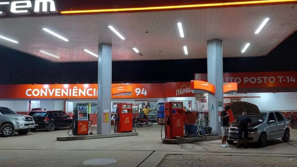 Assaltantes em Duas Motos Roubam Posto de Combustíveis na Linha 94 em Ji-Paraná e Fogem