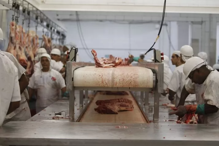 Trabalhadora Perde o Braço em Acidente Grave em Frigorífico de Ji-Paraná durante limpeza de esteira frigorífica 