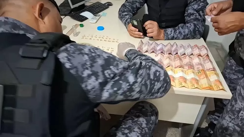 Polícia Militar de Ji-Paraná prende traficante no Bosque dos Ipês e apreende crack, dinheiro e celulares