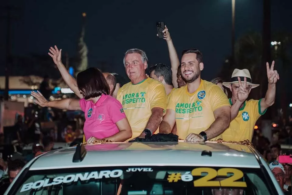 Bolsonaro é recebido por milhares de apoiadores em Ji-Paraná e declara apoio a Affonso Cândido