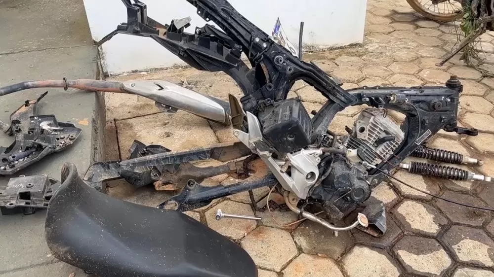 Moto Furtada é Encontrada Depenada na R. Sebastião Geraldo em Ji-Paraná