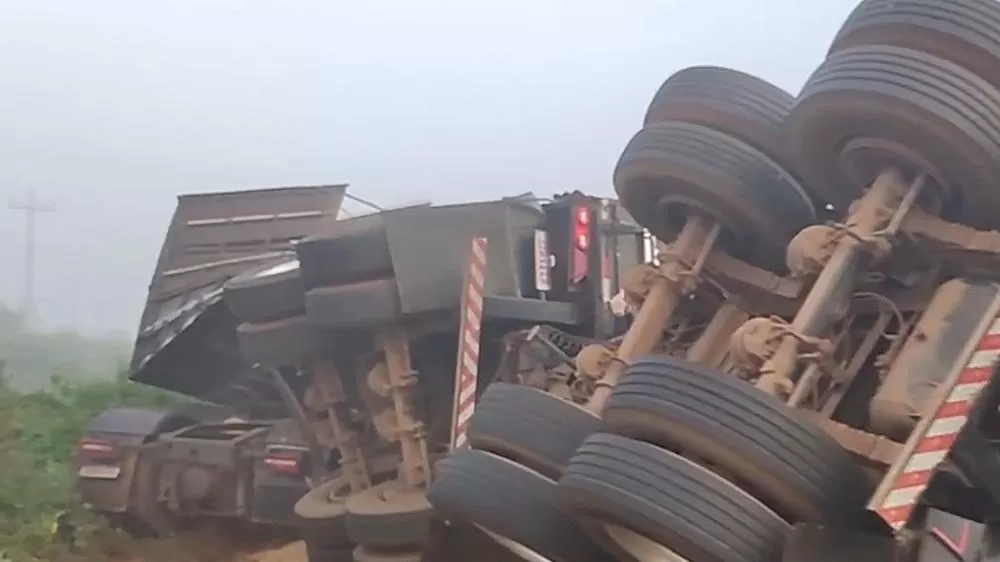 Grave Acidente na BR-364 Entre Jaru e Ariquemes Deixa 5 Gravemente Feridos Após Colisão Entre Carro e Carreta