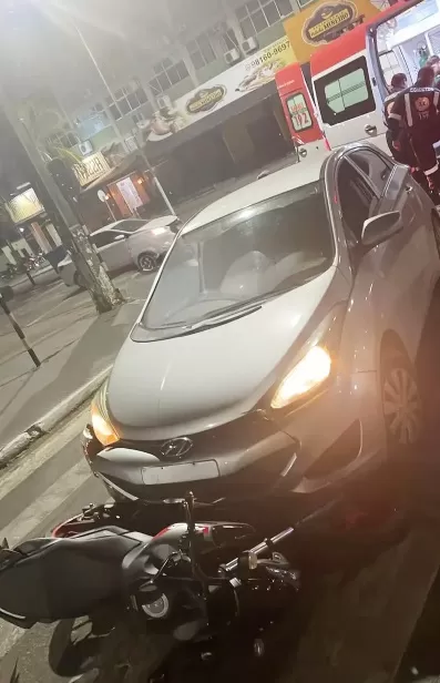 Acidente em Ji-Paraná: Carro e Moto Colidem na Avenida 6 de Maio e Motociclista acaba em estado Grave