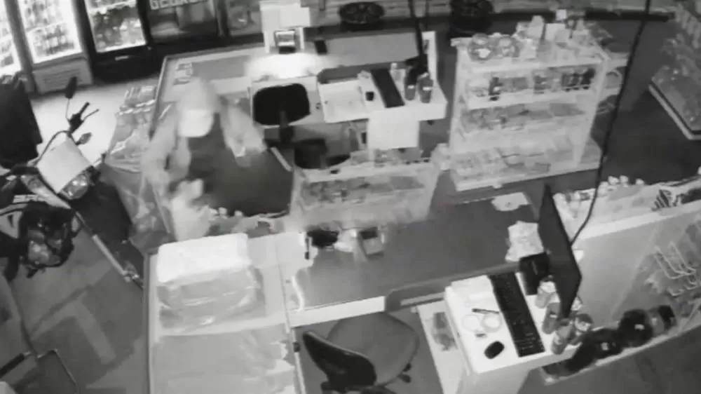  Homem arromba distribuidora e furta dinheiro e objetos na Av. Governador Jorge Teixeira (K-5) em Ji-Paraná 