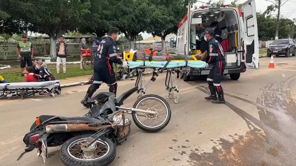 Condutores sem CNH se Envolvem em Acidente com Motos em Ji-Paraná; Três Pessoas Ficam gravemente Feridas incluindo criança de 11 anos