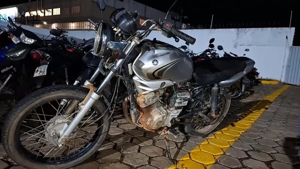 Moto Furtada é Encontrada Abandonada em Frente a Comércio no 2º Distrito de Ji-Paraná