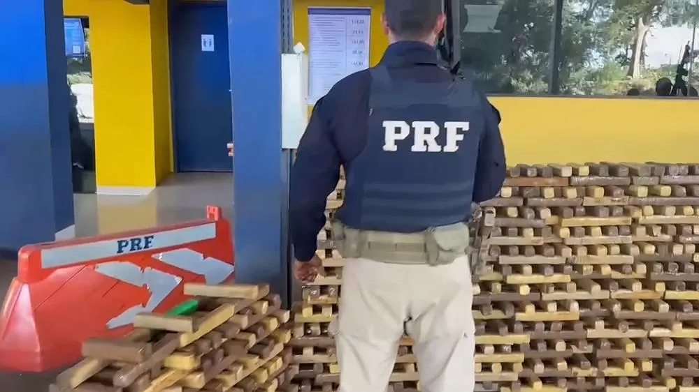 PRF em Ji-Paraná Faz a Maior Apreensão de Drogas da História em Rondônia — Mais de 2 Toneladas de Skunk em Caminhão