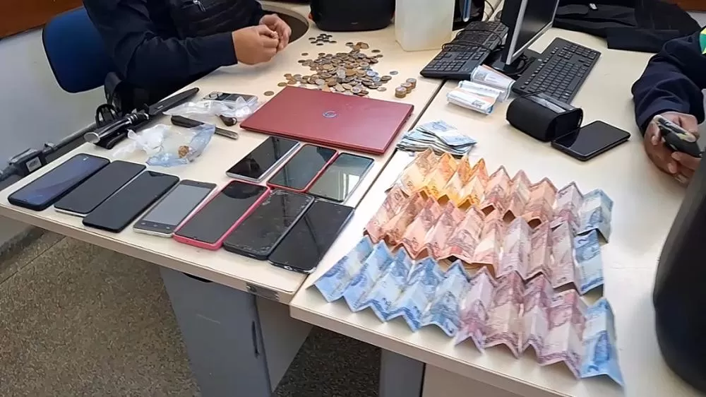 Atualização: Polícia Militar Estoura Boca de Fumo no Bairro Valparaíso e Prende Três Suspeitos