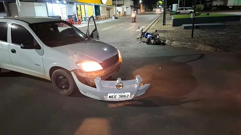 Acidente Entre Carro e Moto no Cruzamento da Rua Curitiba com T-15 Deixa Motociclista Gravemente Ferido