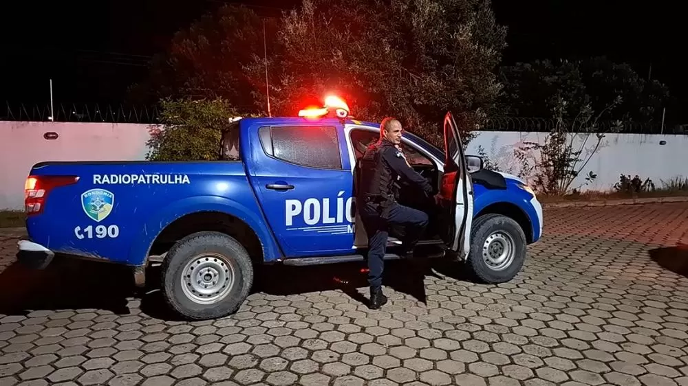 Mulher Agride Companheiro com Taco de Beisebol Após Recusa Íntima de Sexo Anal