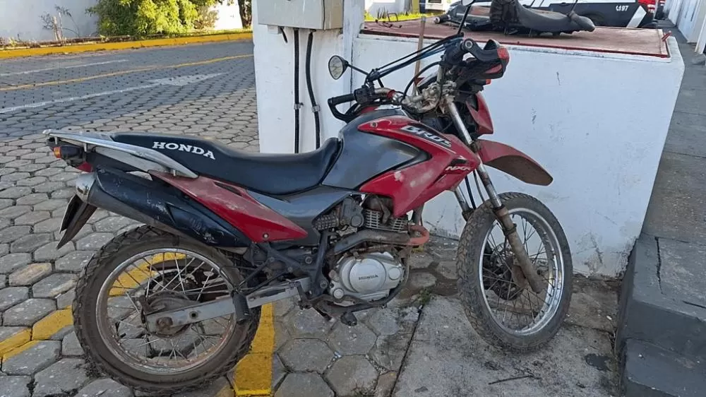 Motocicleta Honda NXR 150 Bros Furtada é Encontrada Abandonada em Ji-Paraná na esquina da R. Rio Irapuana
