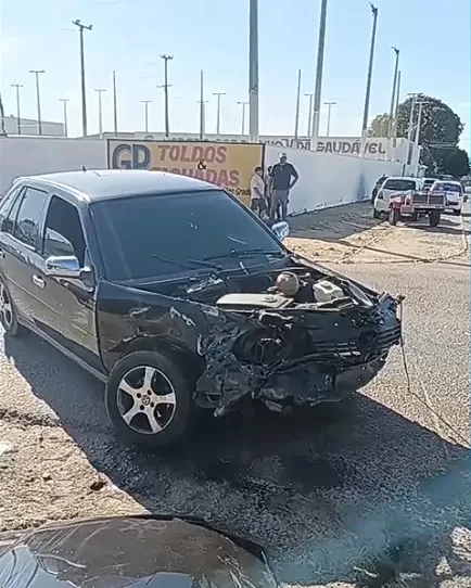 Acidente Grave no cruzamento da Rua Curitiba com a T-20 em Ji-Paraná entre Gol e S10 deixa três feridos 