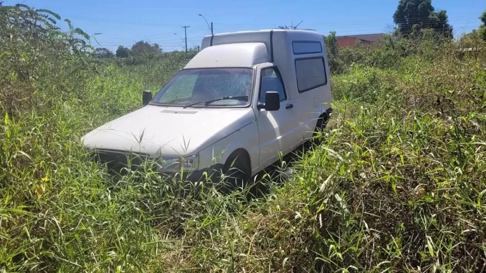 DERF Recupera Fiorino Furtado na Rua Hermínio Victorelli no Bairro 2 de Abril em Ji-Paraná 
