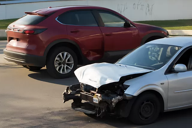 Acidente entre Ford Focus e Chevrolet Tracker causa transtornos em Ji-Paraná