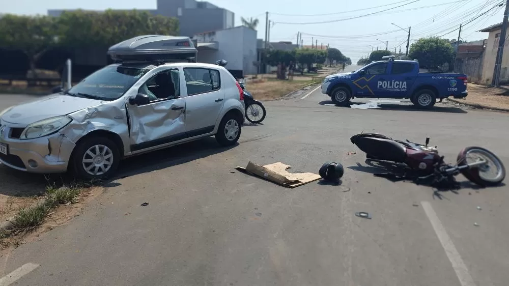 Grave acidente no cruzamento da Curitiba com Rua Cedro mobiliza o Samu em Ji-Paraná
