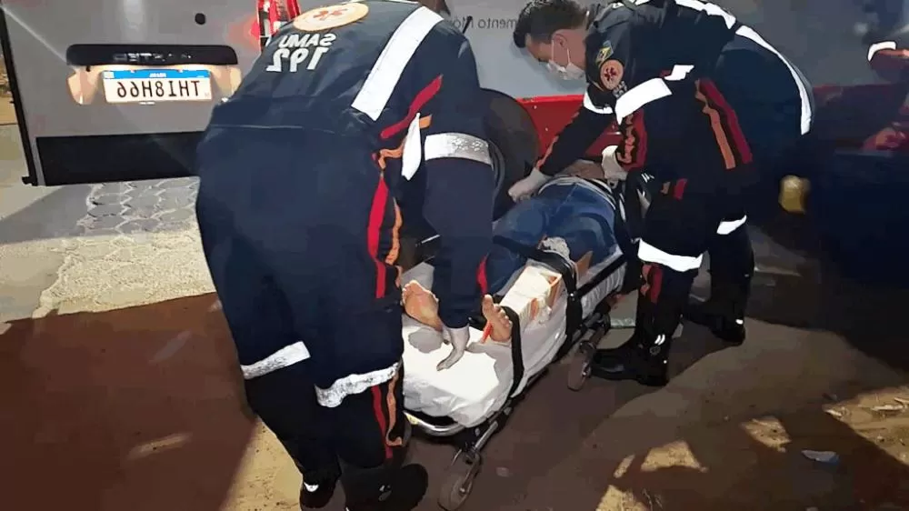 Mulher Sofre Queda Violenta de Moto Após Ser Fechada por Carro em Ji-Paraná na T-21