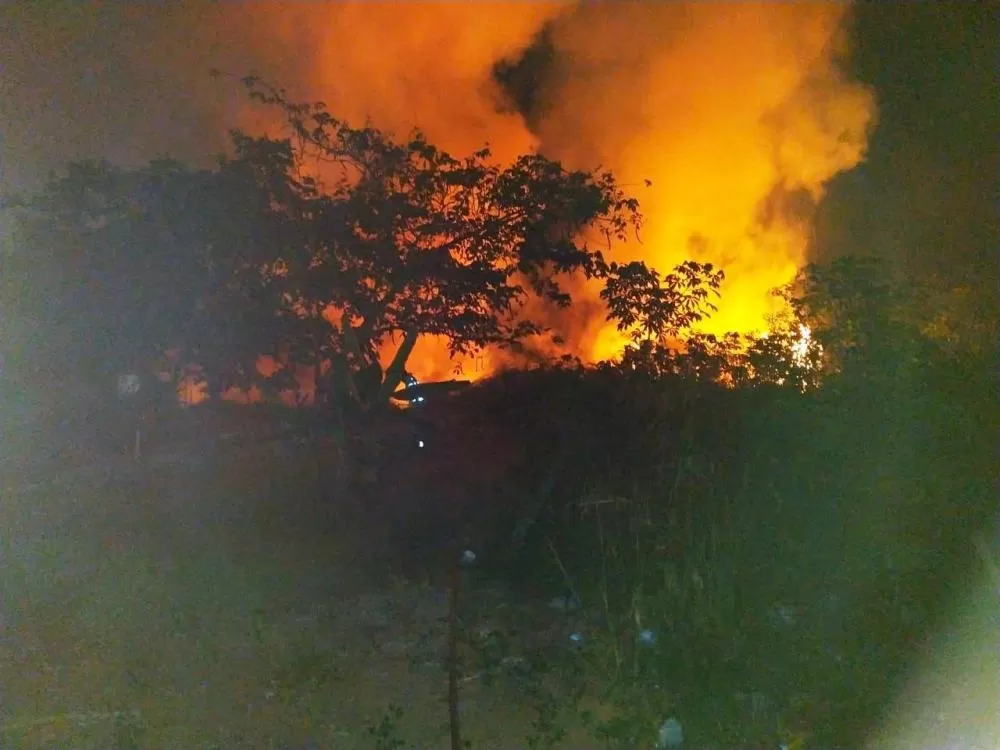 Incêndio nas Proximidades do Cartório Eleitoral de Ji-Paraná Alerta para Crescente Número de Queimadas na Região