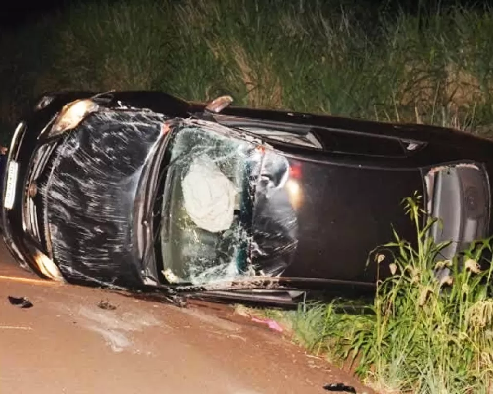 Buraco na Rodovia da BR-364 entre Cacoal e Ji-Paraná Causa Capotamento de Carro com Quatro Pessoas após Choque com o Buraco
