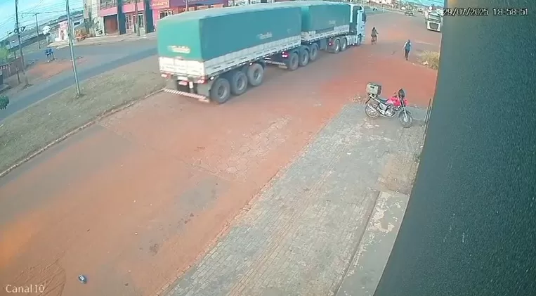 Vídeo: Professora Morre Atropelada e Esmagada por carreta na BR-364 e causa comoção na cidade