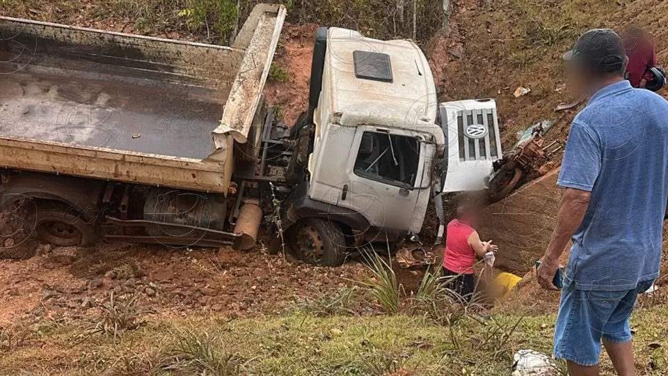 Caminhão Caçamba Tomba no Km 17 da BR-319 e Deixa Uma Pessoa Morta: PRF Investiga Causas